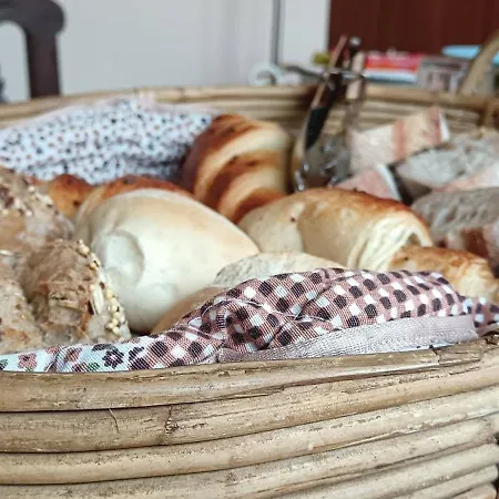 לינה וארוחת בוקר Moimenta מינדלו